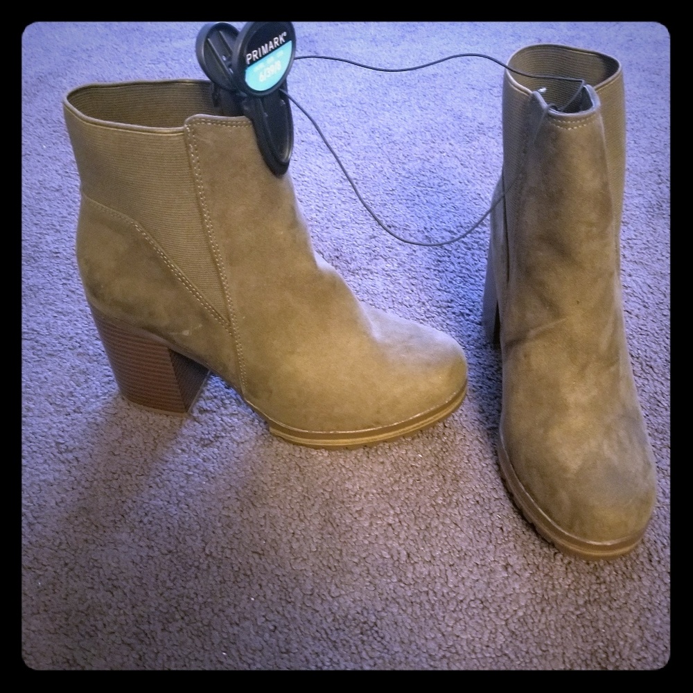Size 6 but they are cut big if you where a size 7